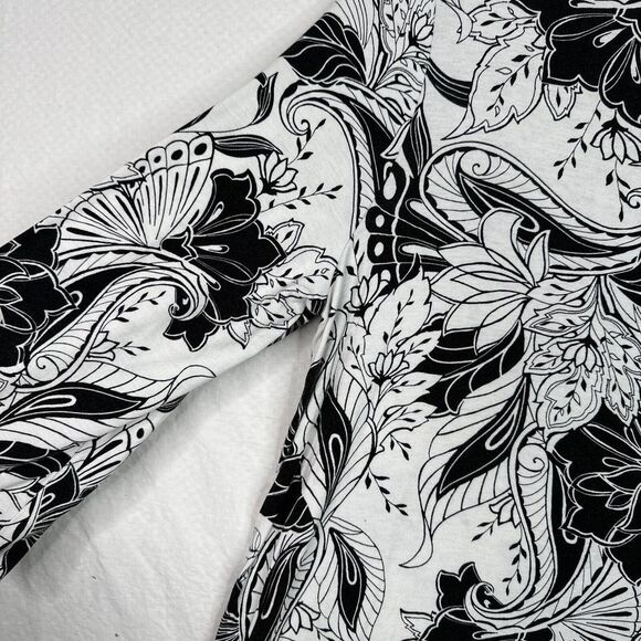 Chico's Tunic Top Large 12‎ Black White Floral Shark Bite Hem 3/4 Sleeve Stretch - Picture 6 of 9